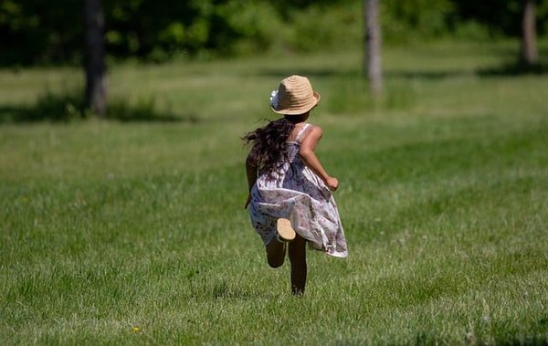 Les astuces pour moderniser une robe vintage et la rendre tendance aujourd'hui