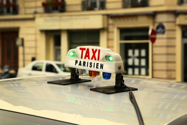 Naviguer à Paris en toute facilité : guide complet des services offerts par les taxis dans la capitale