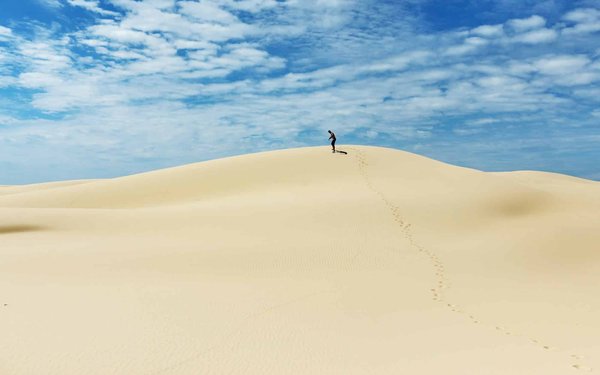 Où faire du sandboard sur les plus grandes dunes de sable en Namibie?